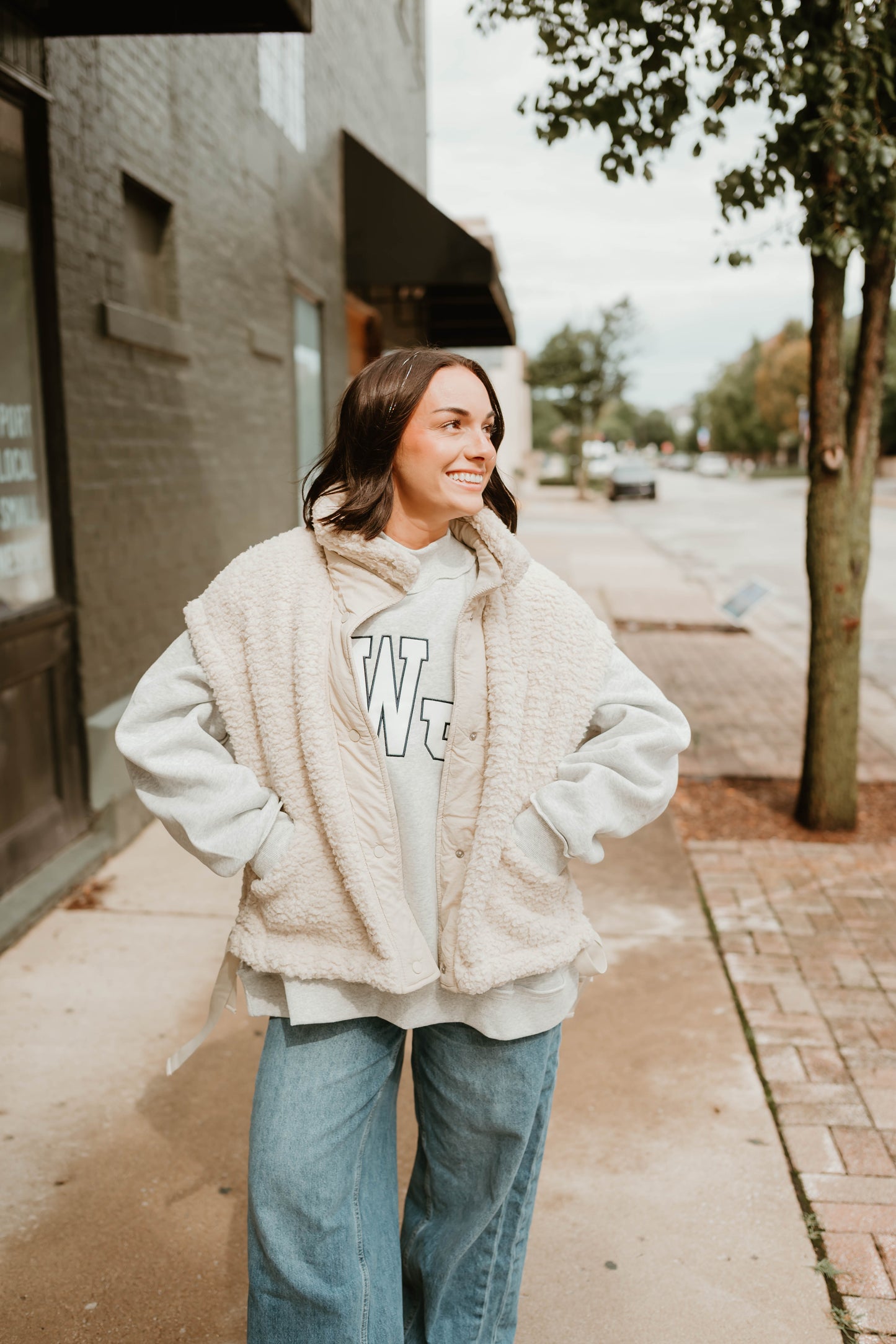 CREAM OVERSIZED SHERPA VEST