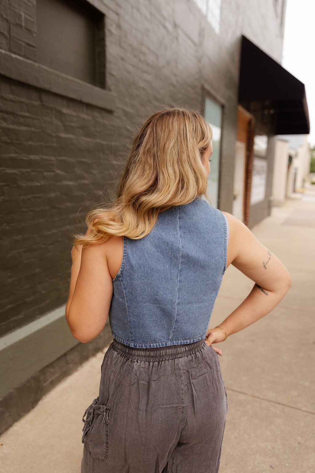 MEDIUM WASH DENIM VEST