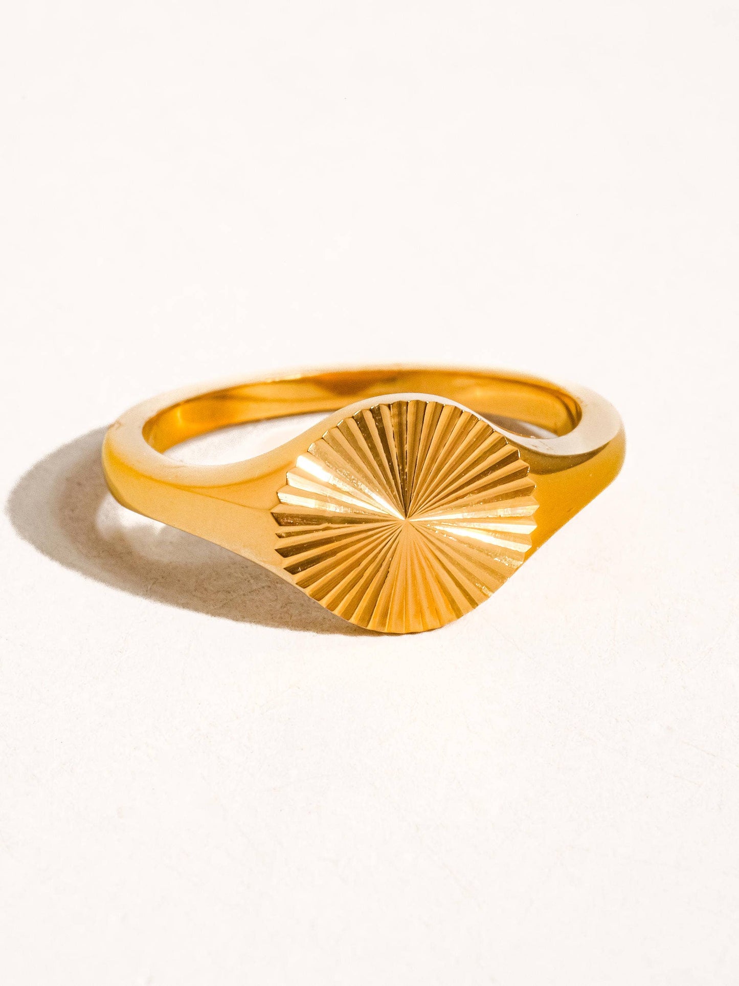 MODERN SIGNET GOLD RING