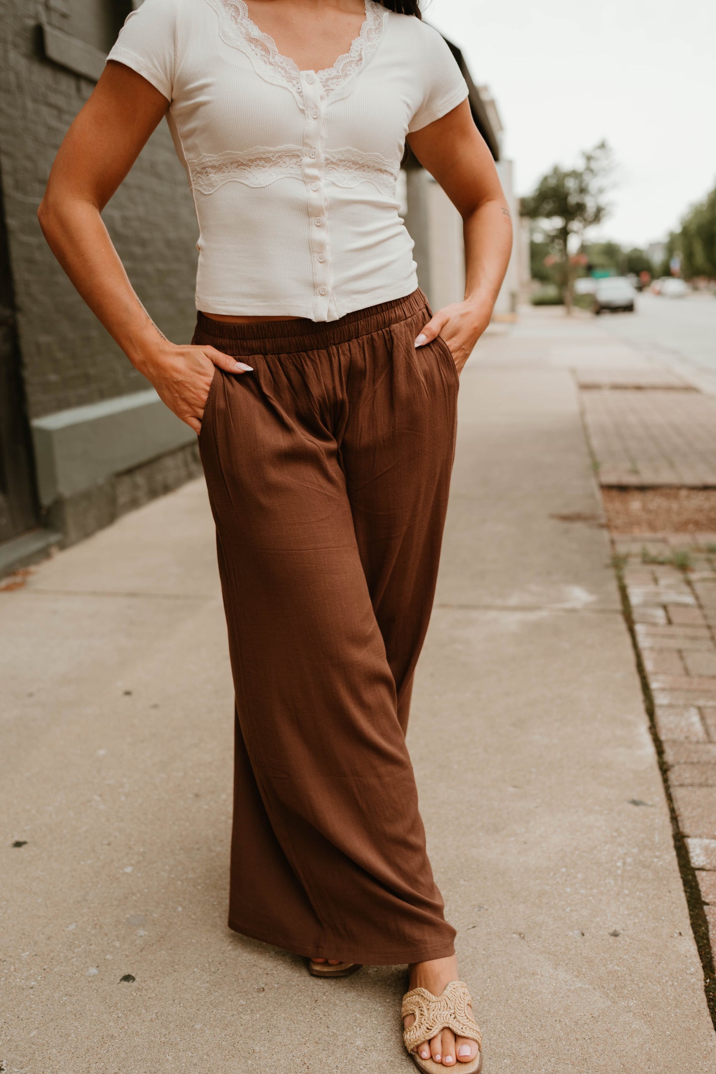 BROWN ELASTIC WAIST LINEN PANTS