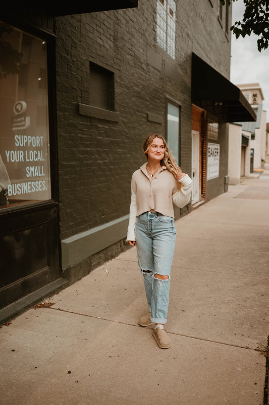 CONTRAST SLEEVE CROPPED SWEATER