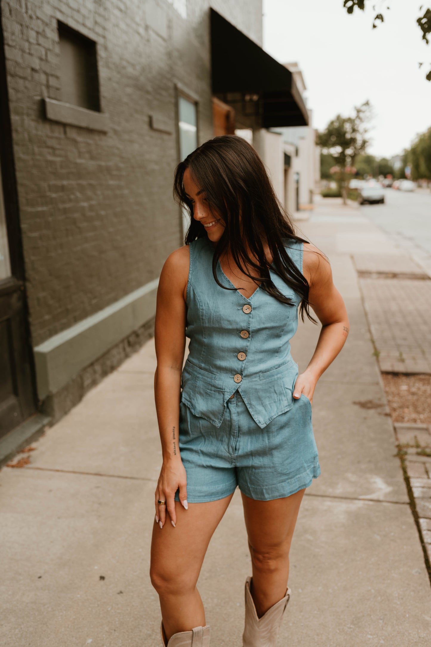 MEDIUM WASH DENIM VEST