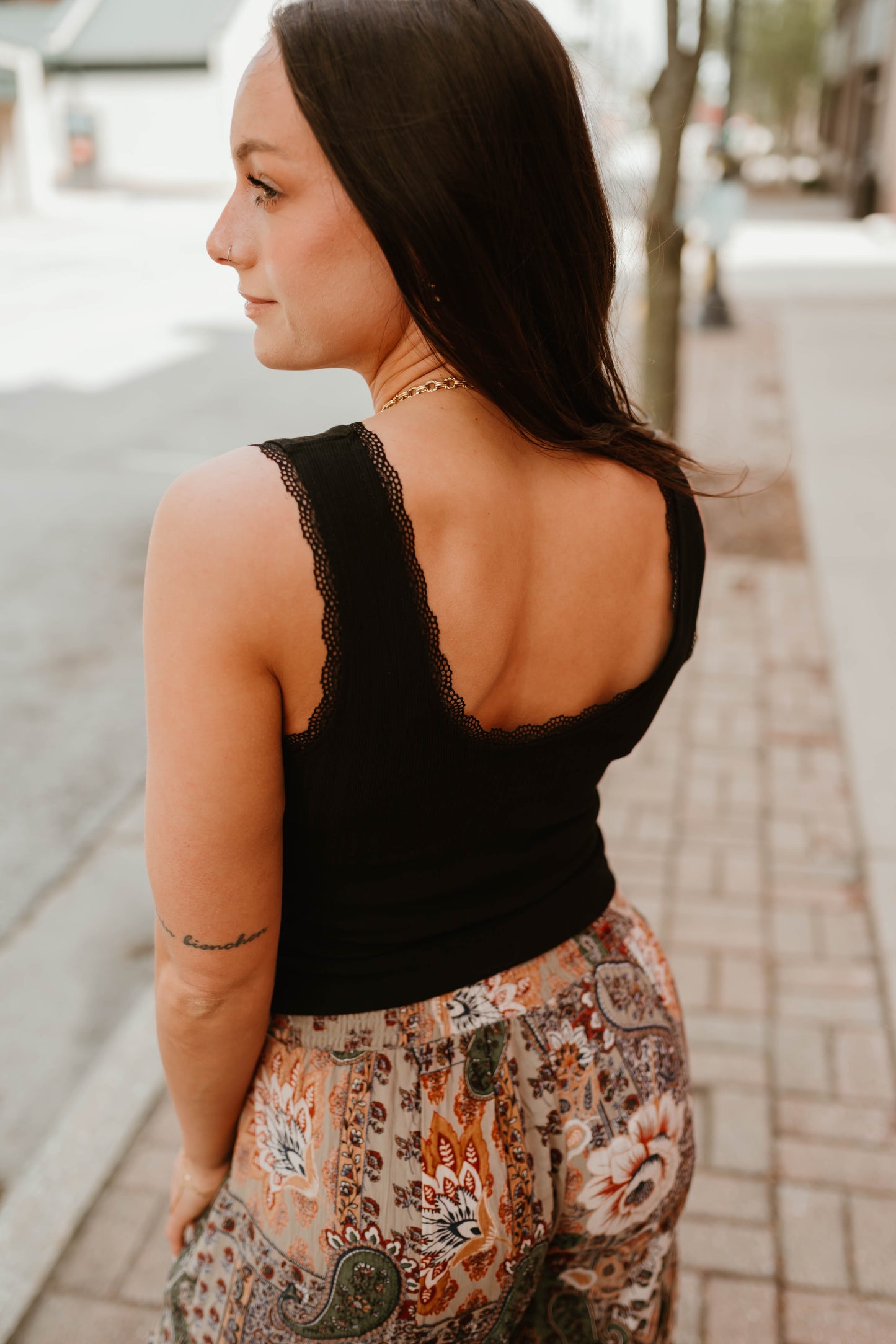 BLACK LACE TRIM CROPPED TANK