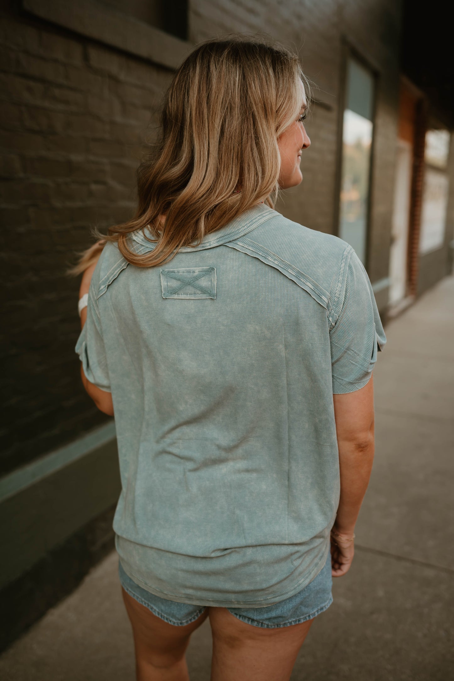 SKY RIBBED ROUND NECK TEE