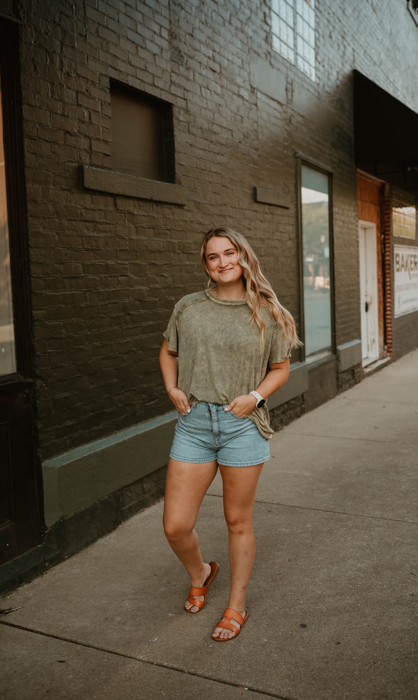 OLIVE RIBBED ROUND NECK TEE