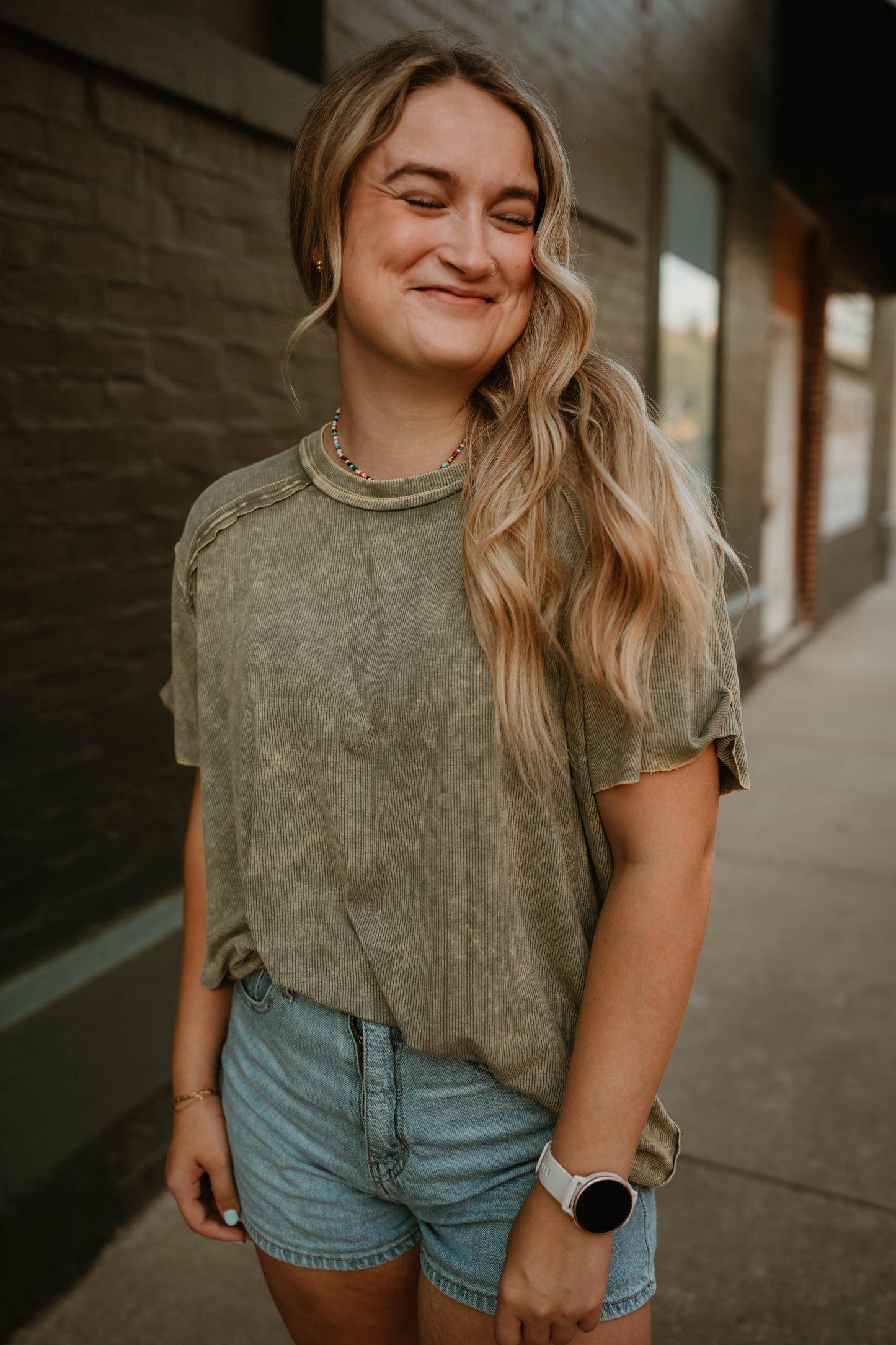 OLIVE RIBBED ROUND NECK TEE