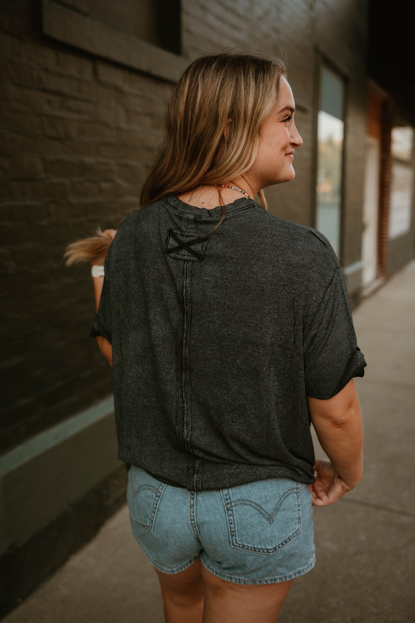 ASH RIBBED POCKET TEE