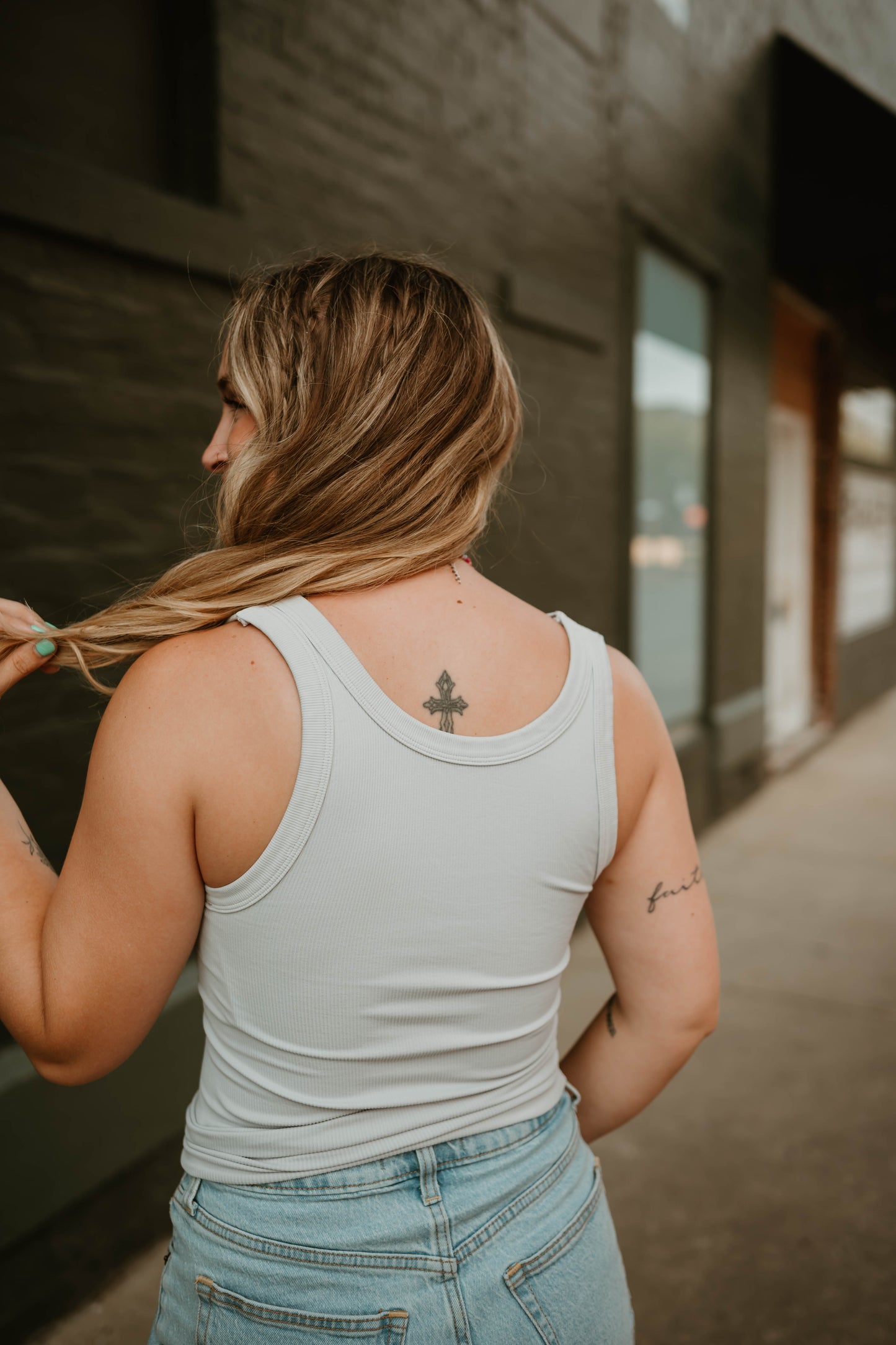GRAY RIBBED STRETCH TANK