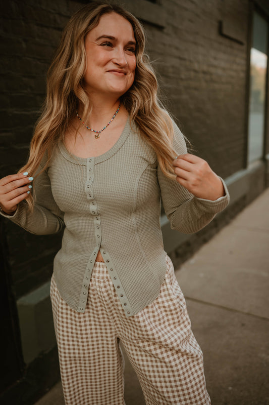 OLIVE WAFFLE BUTTON LONG SLEEVE