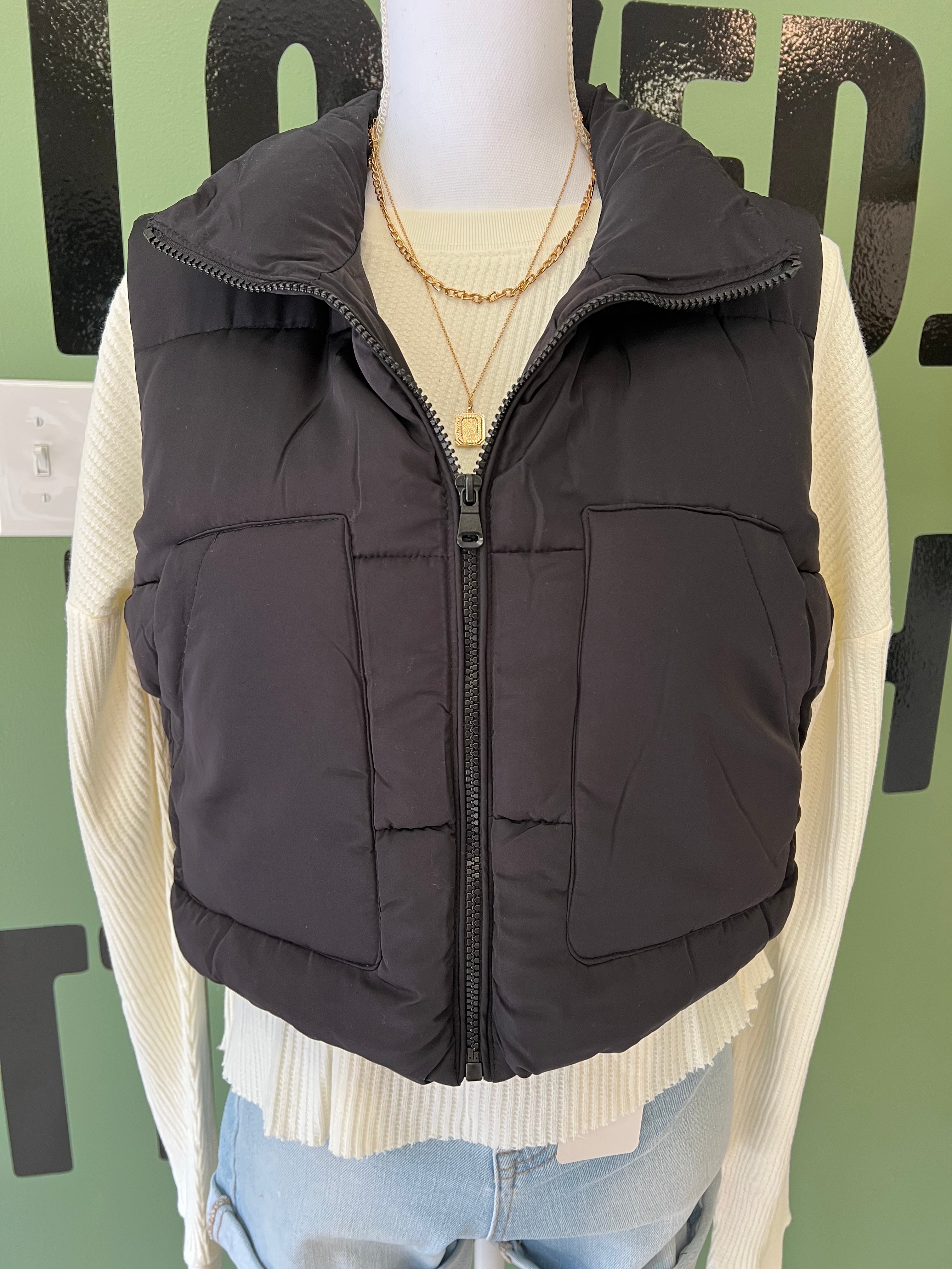 BLACK CROPPED PUFFER VEST OLIVE TREE BOUTIQUE