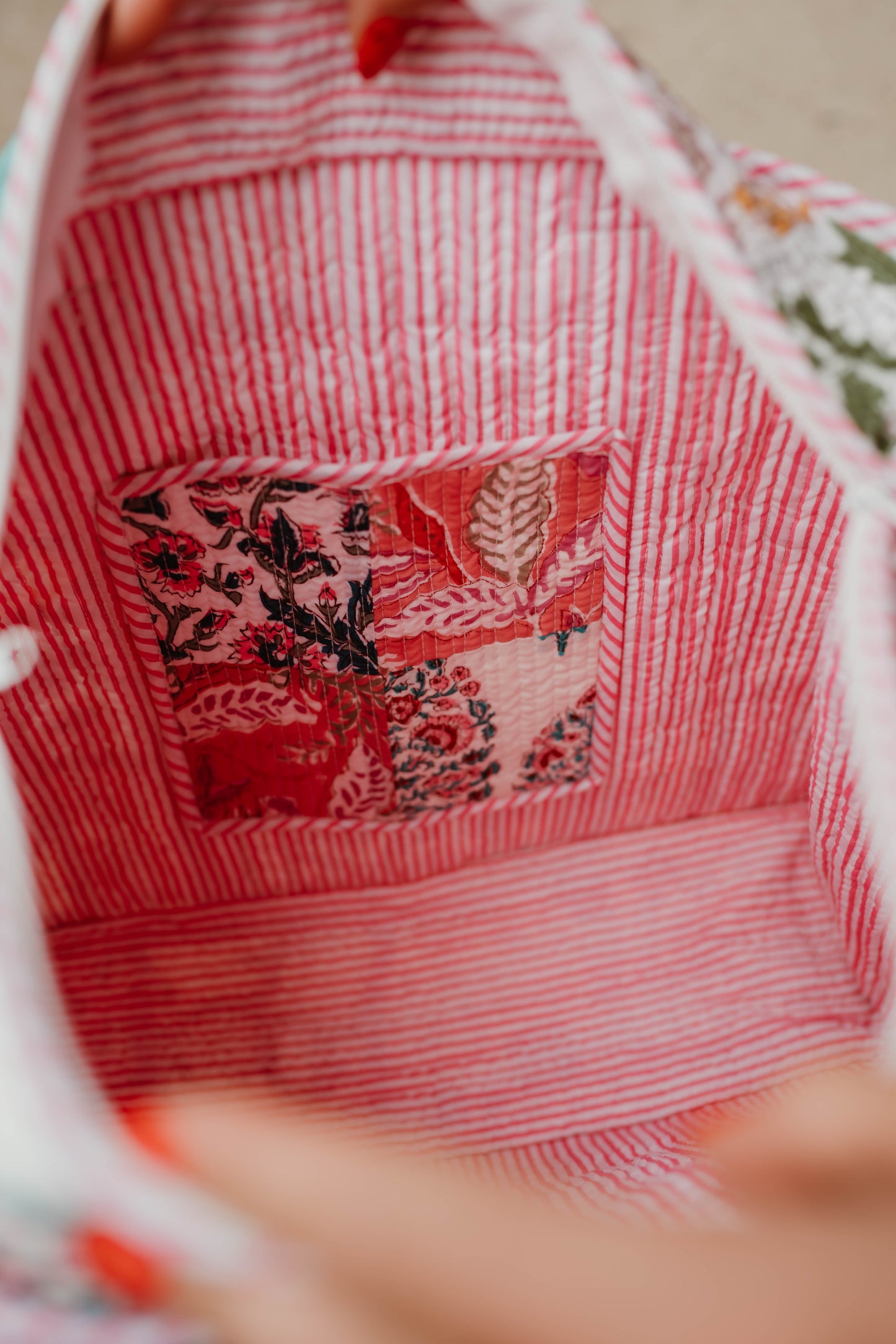 SUNRISE QUILTED PATCHWORK ZIP TOTE