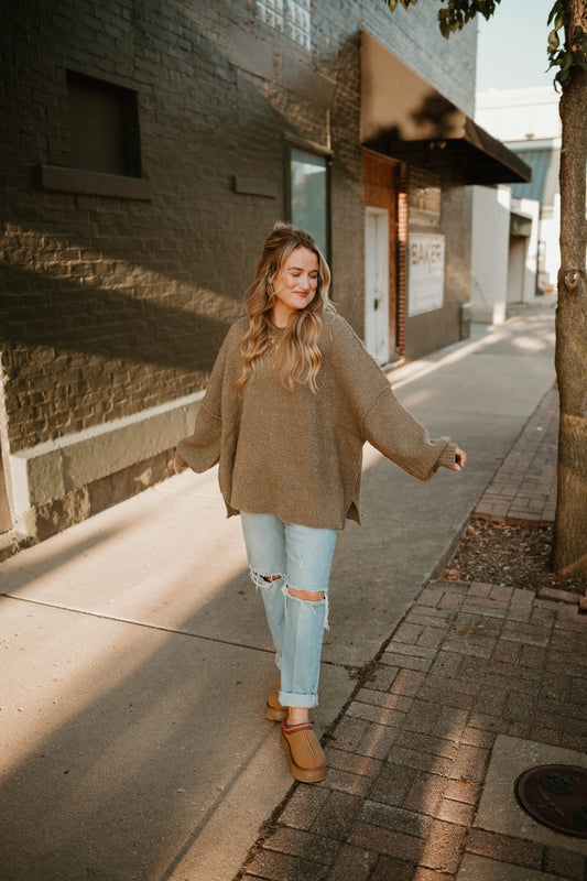 OLIVE KNIT OVER-SIZED SWEATER
