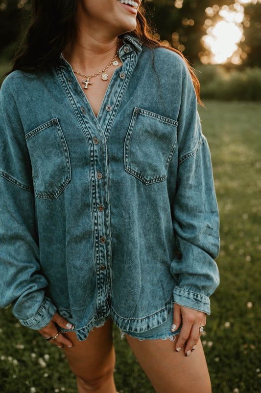 WASHED CHAMBRAY BUTTON DOWN