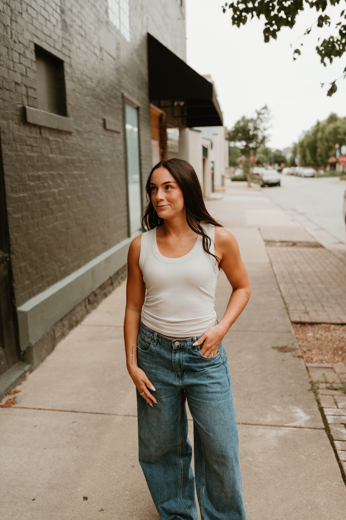 SCOOP NECK RIBBED TANK