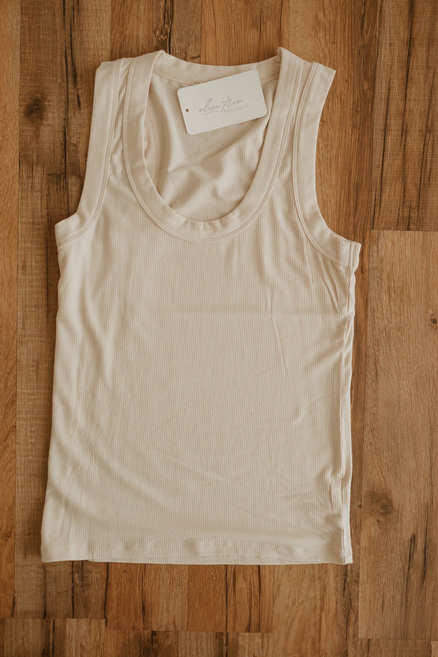 SCOOP NECK RIBBED TANK