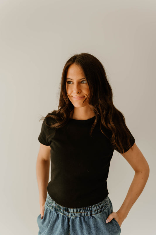 BLACK RIBBED SHORT SLEEVE BASIC