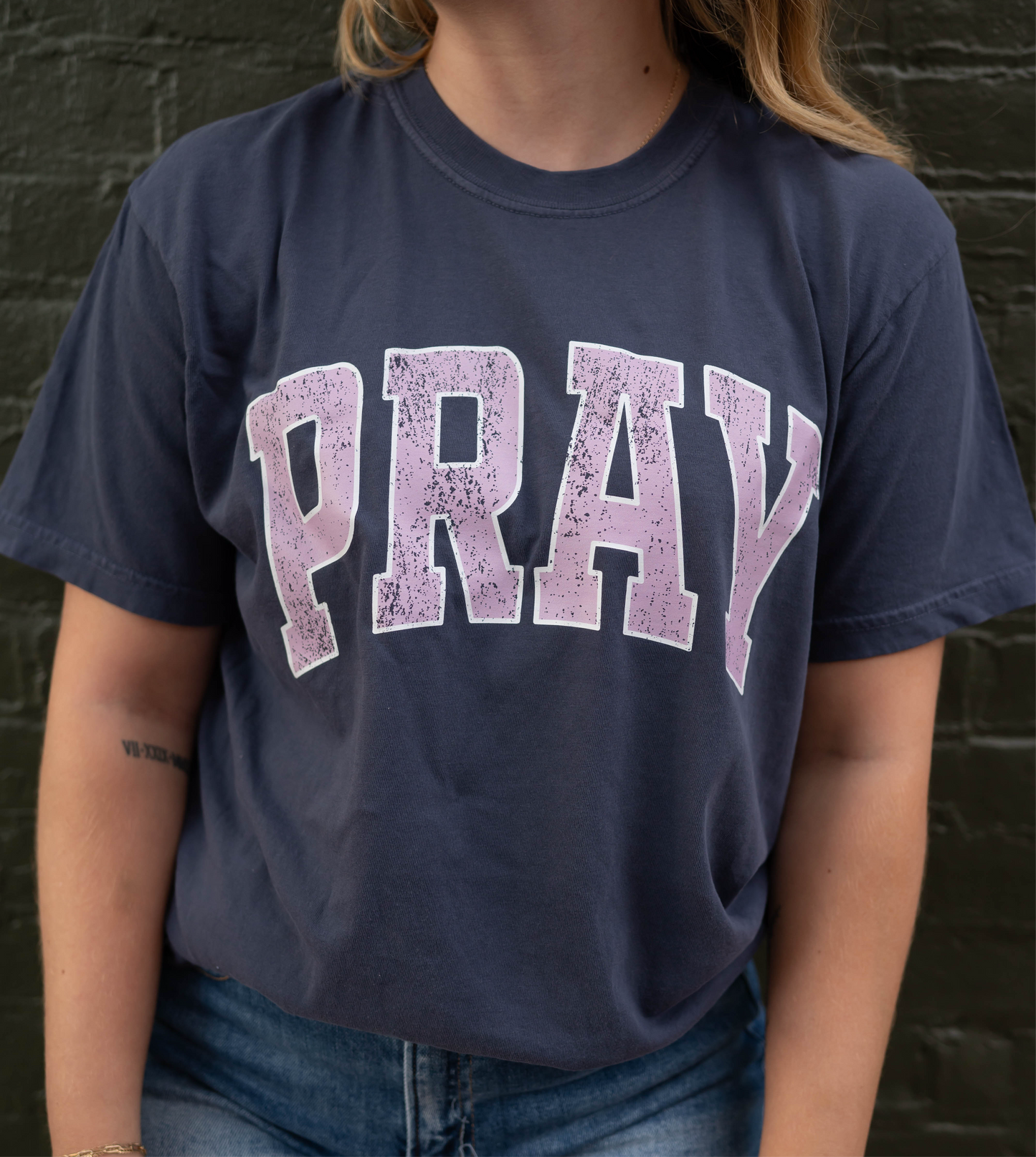 PRAY GRAPHIC TEE