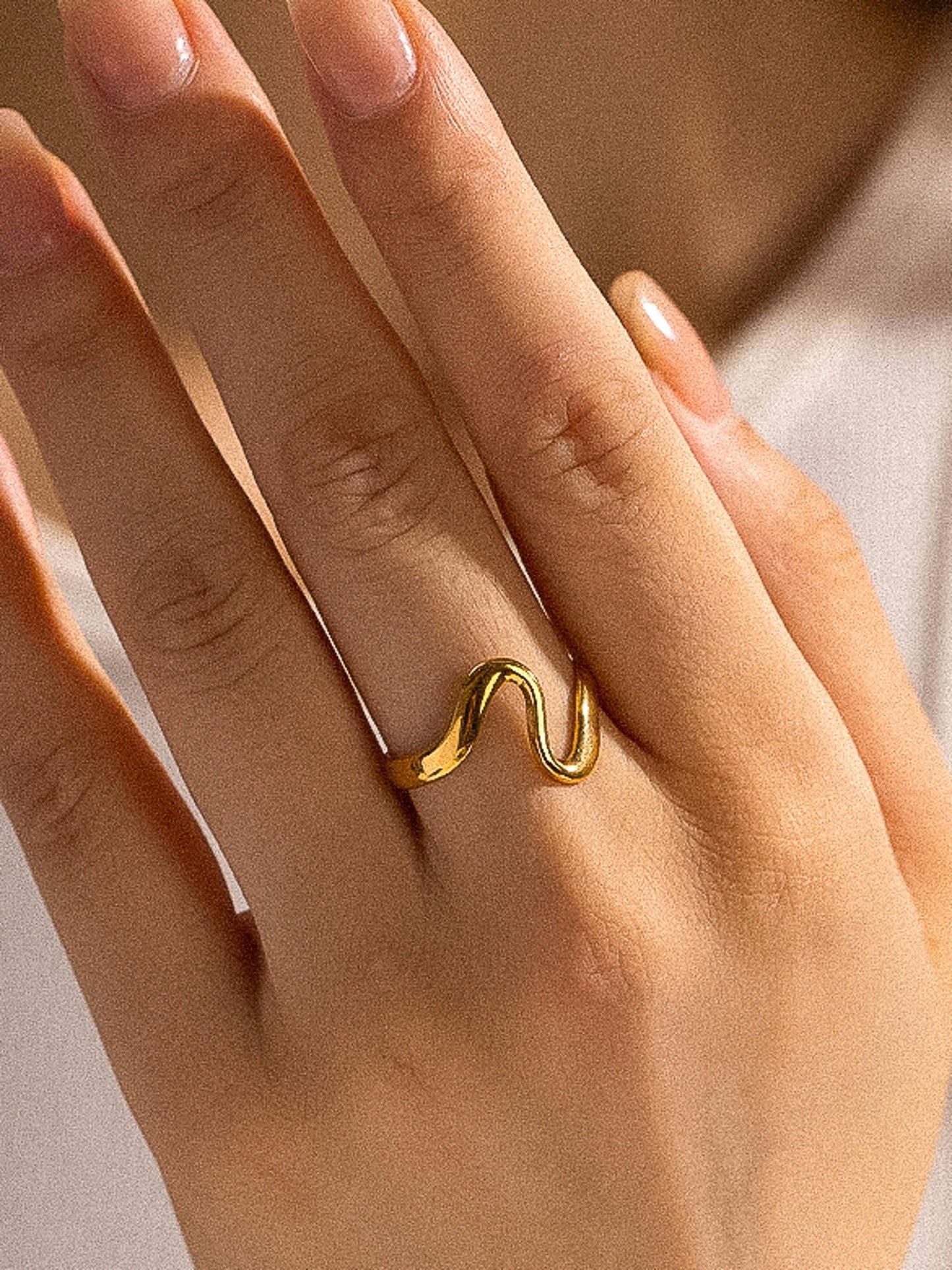 NON TARNISH WAVE ABSTRACT RING