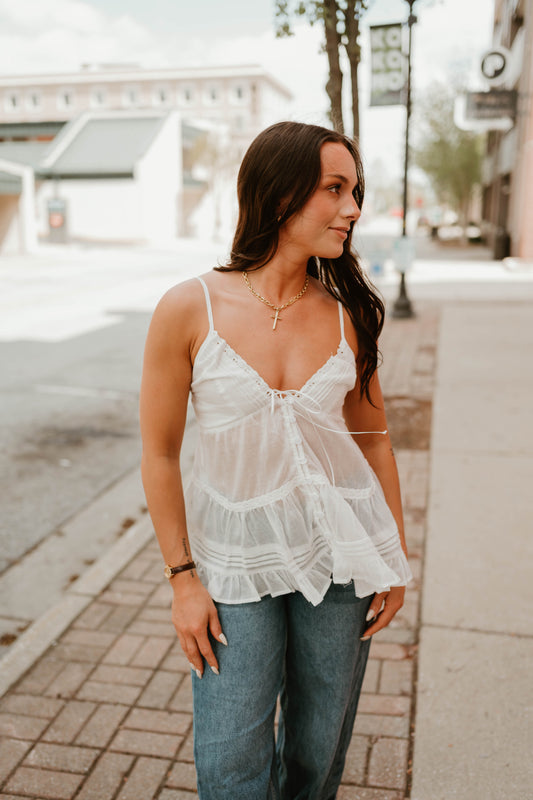STRAPY LACE TRIM RUFFLE TANK