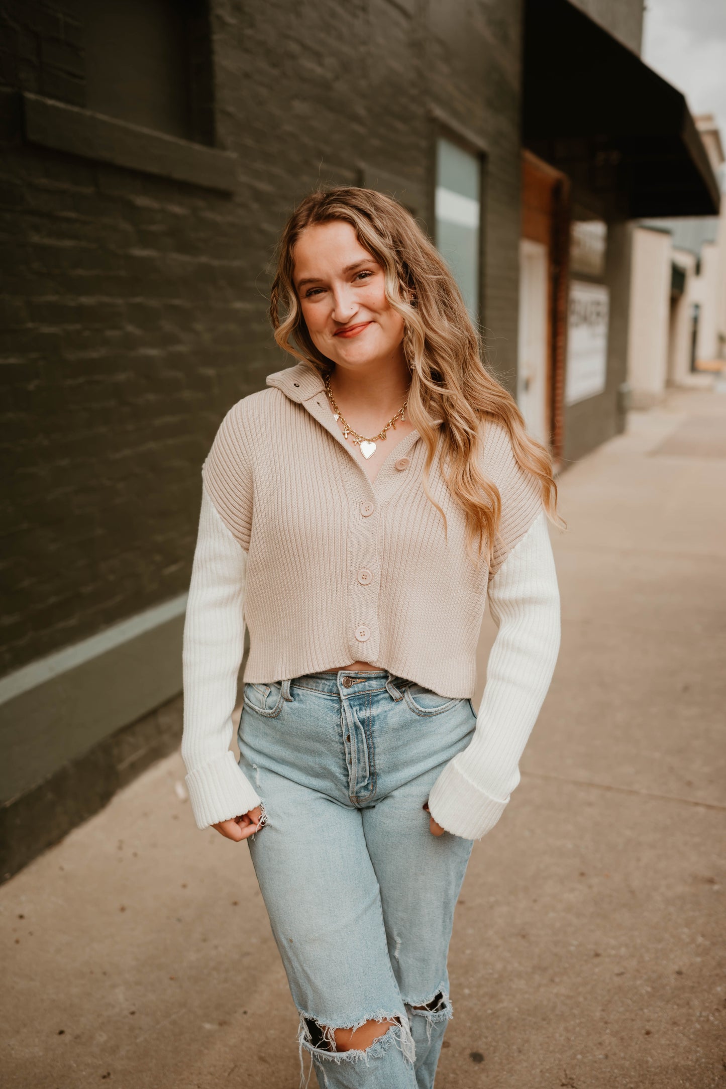 CONTRAST SLEEVE CROPPED SWEATER
