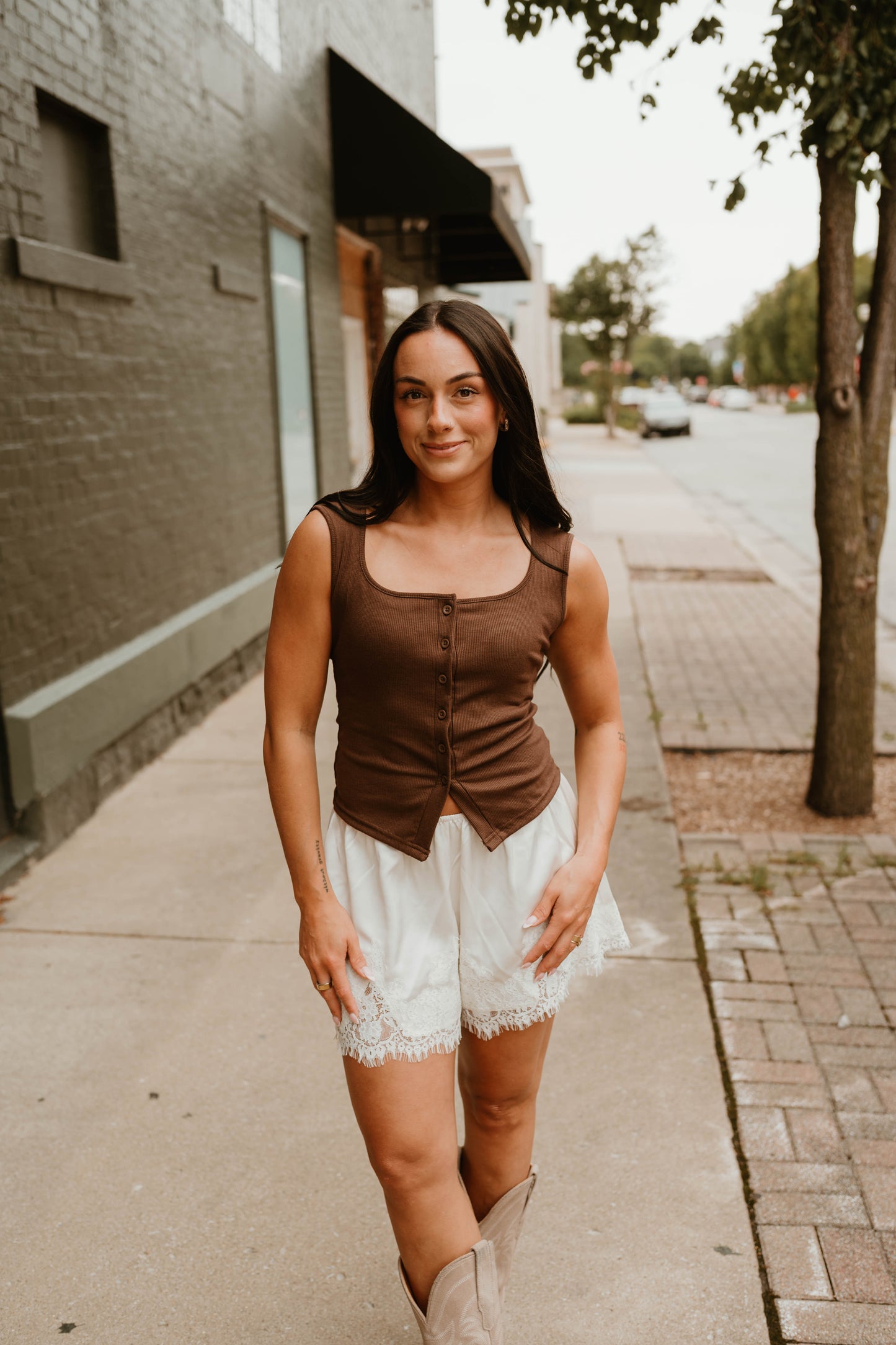 BROWN SPLIT HEM TANK TOP