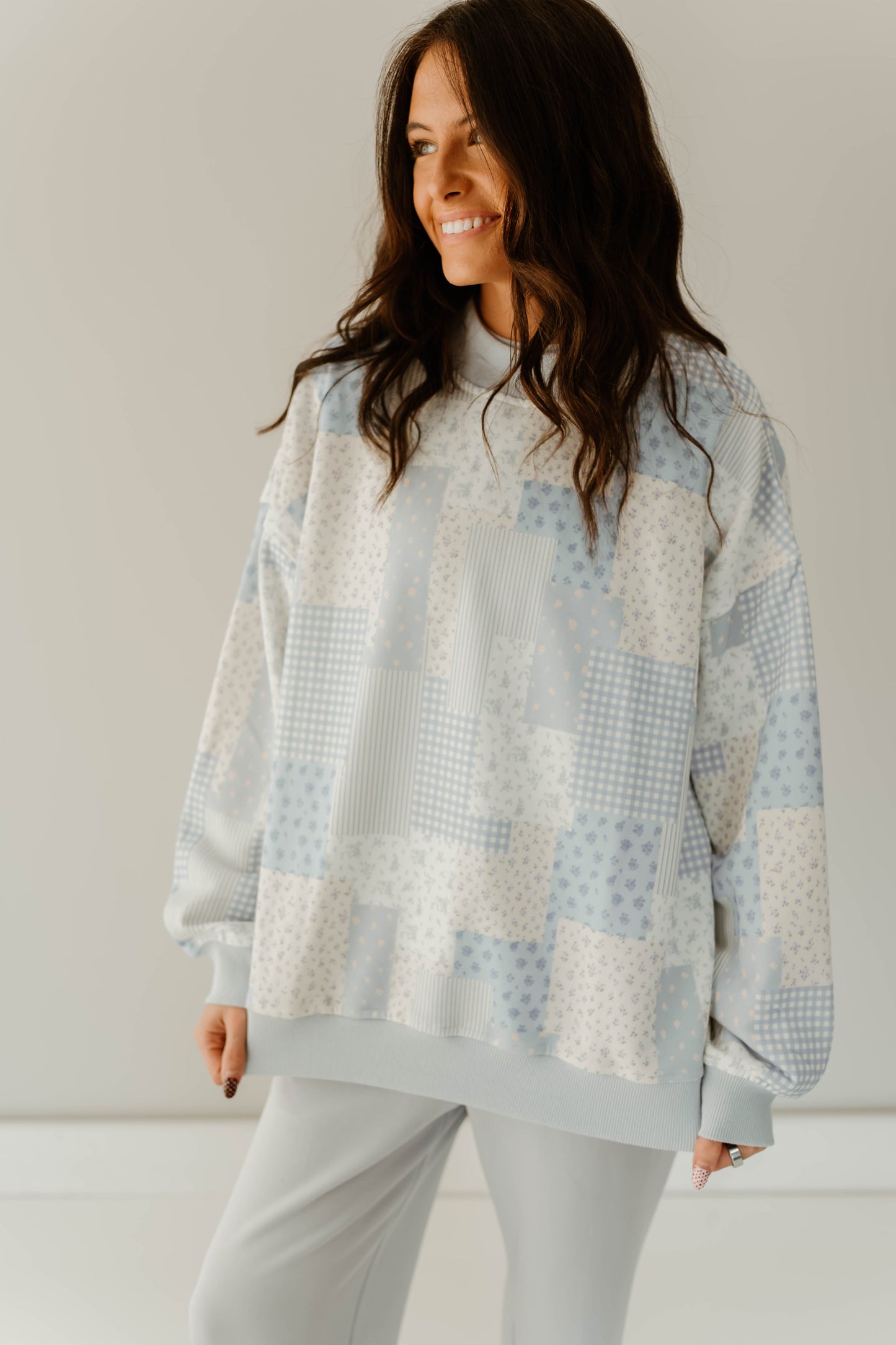 MOCK NECK PATCH PRINT SWEATSHIRT