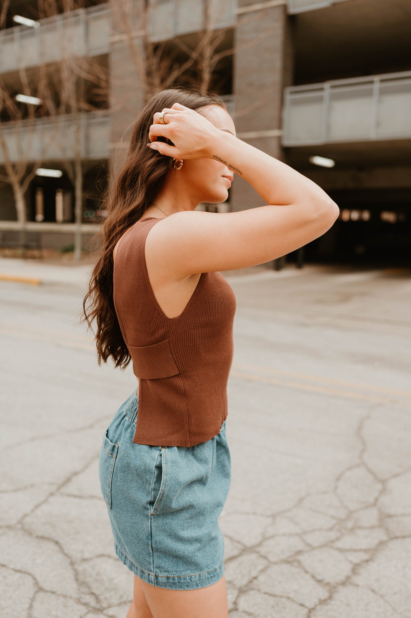 MOCHA RIBBED OPEN BACK TOP