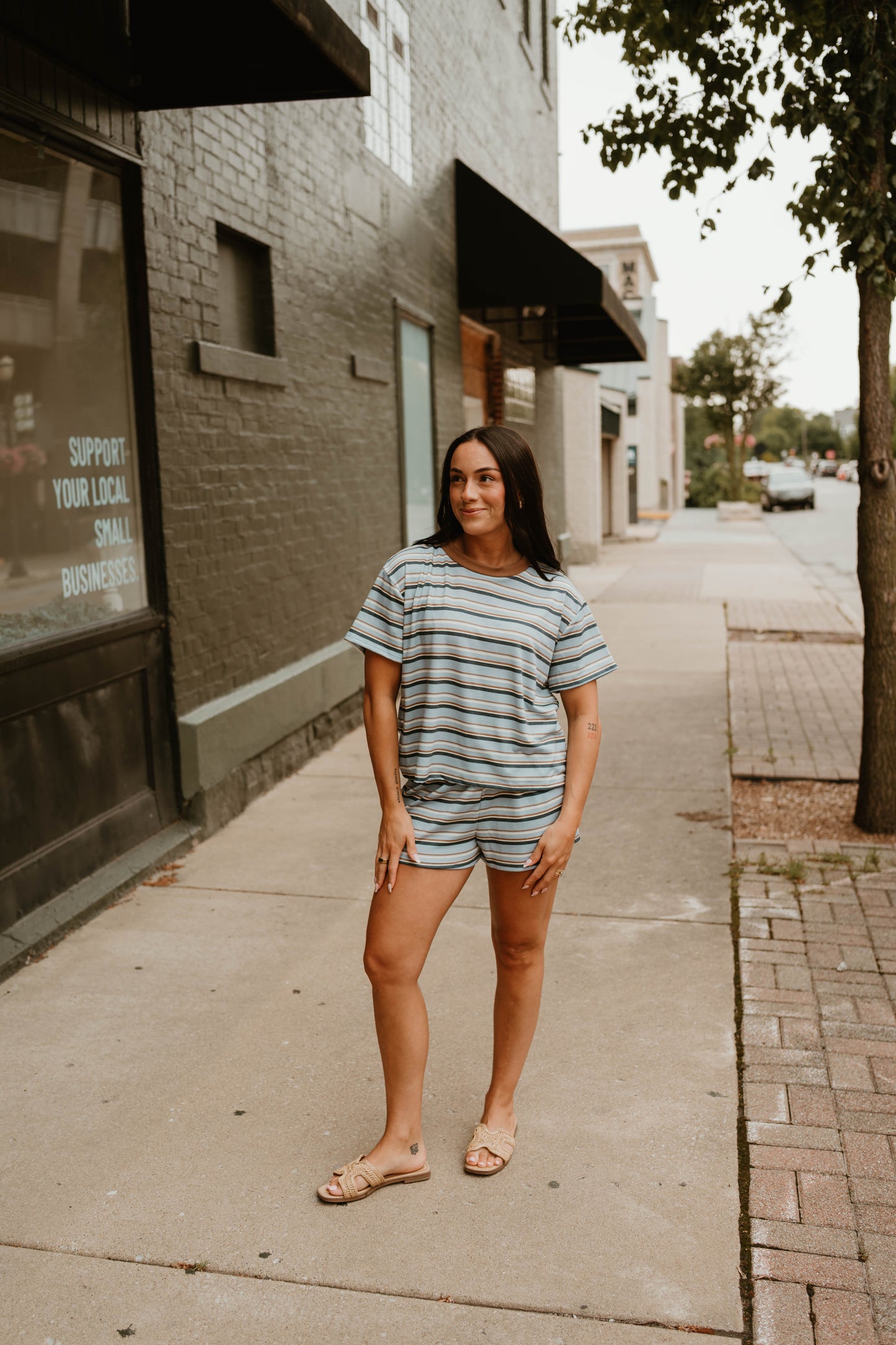 BLUE STRIPED CONTRAST NECKLINE TEE