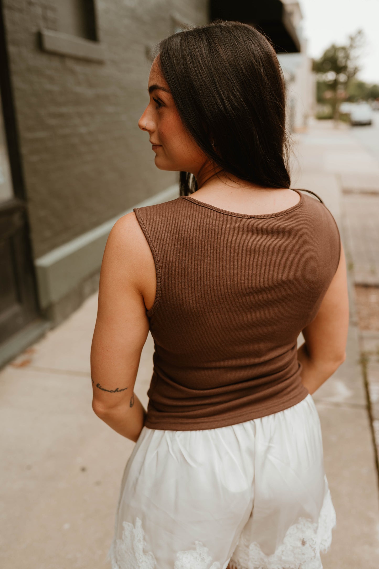 BROWN SPLIT HEM TANK TOP