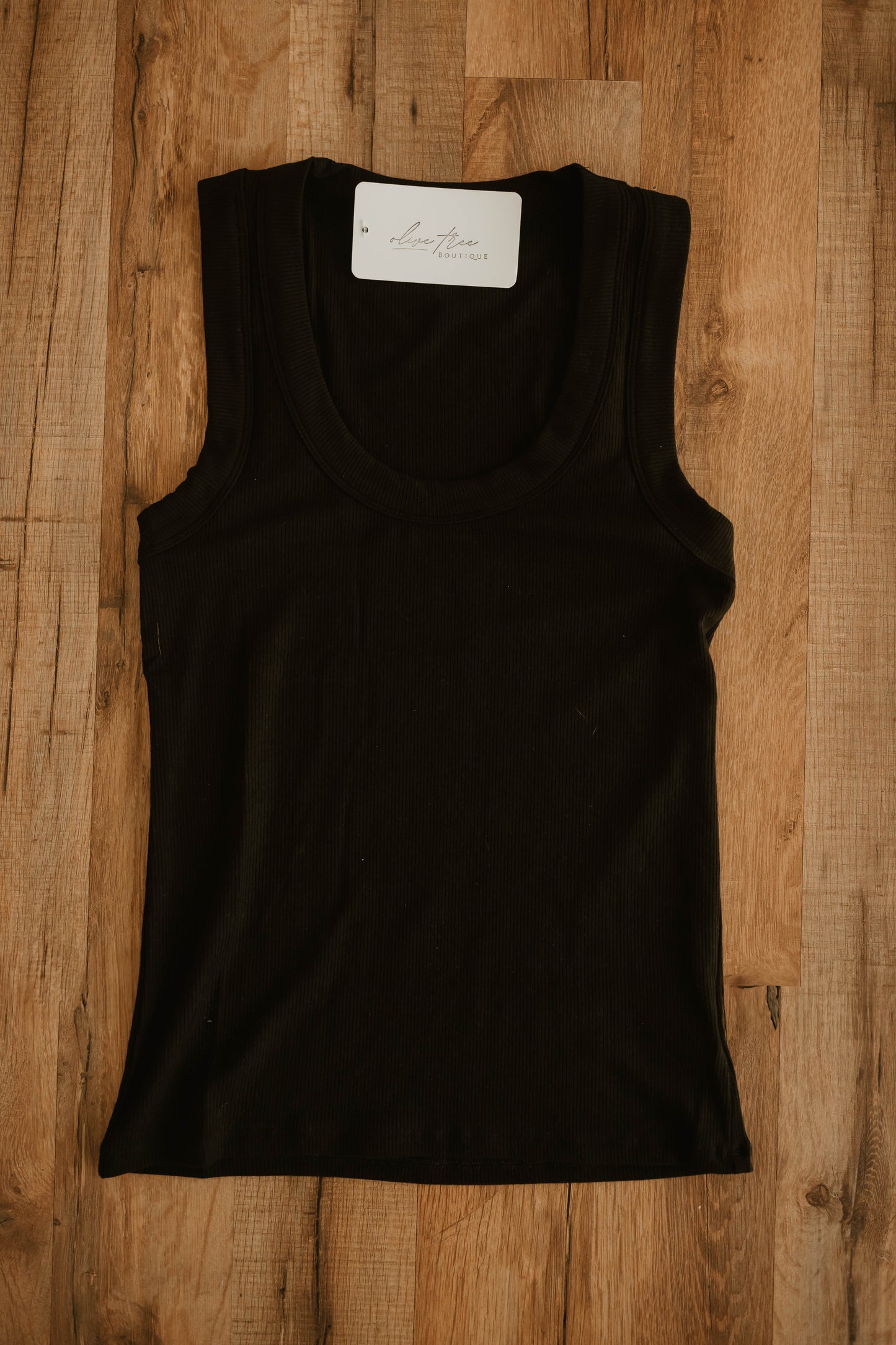 SCOOP NECK RIBBED TANK