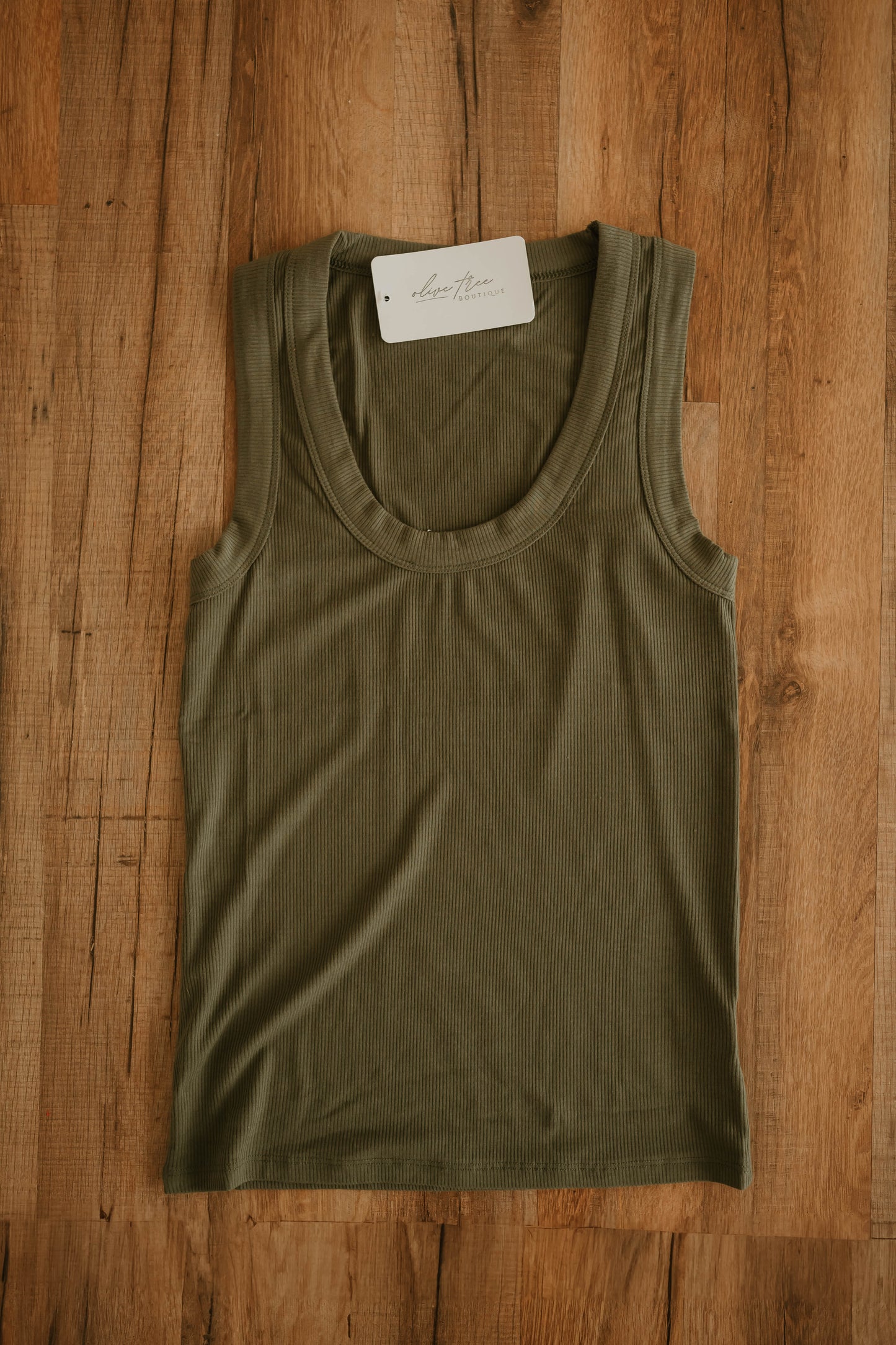 SCOOP NECK RIBBED TANK