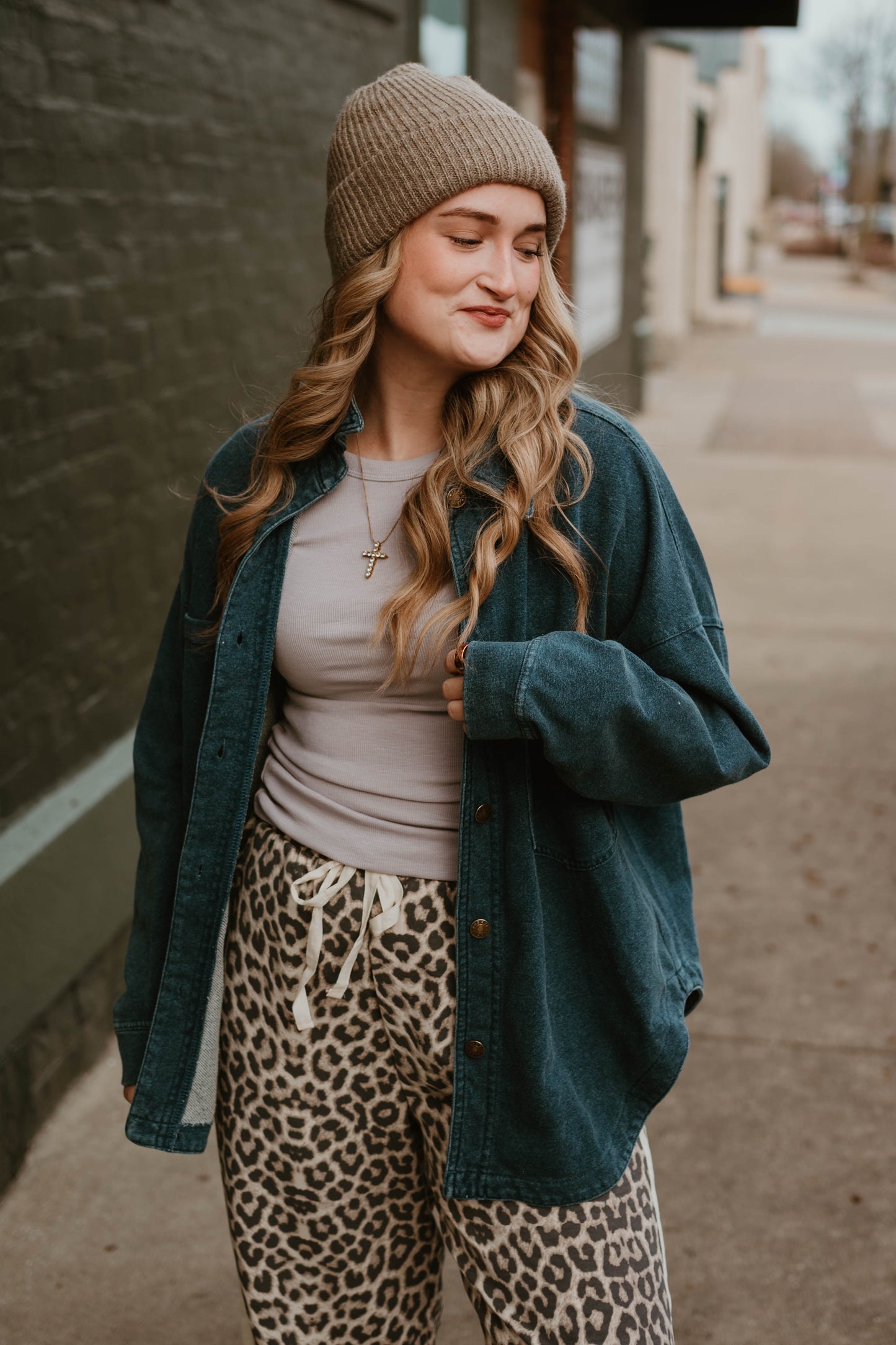 RELAXED DARK DENIM BUTTON DOWN