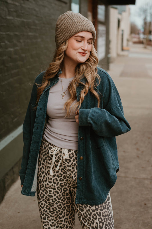 RELAXED DARK DENIM BUTTON DOWN