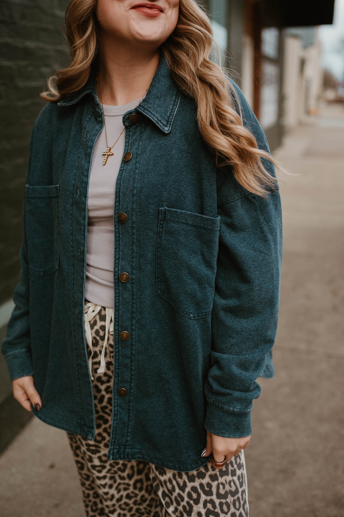 RELAXED DARK DENIM BUTTON DOWN