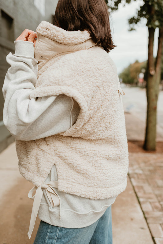 CREAM OVERSIZED SHERPA VEST