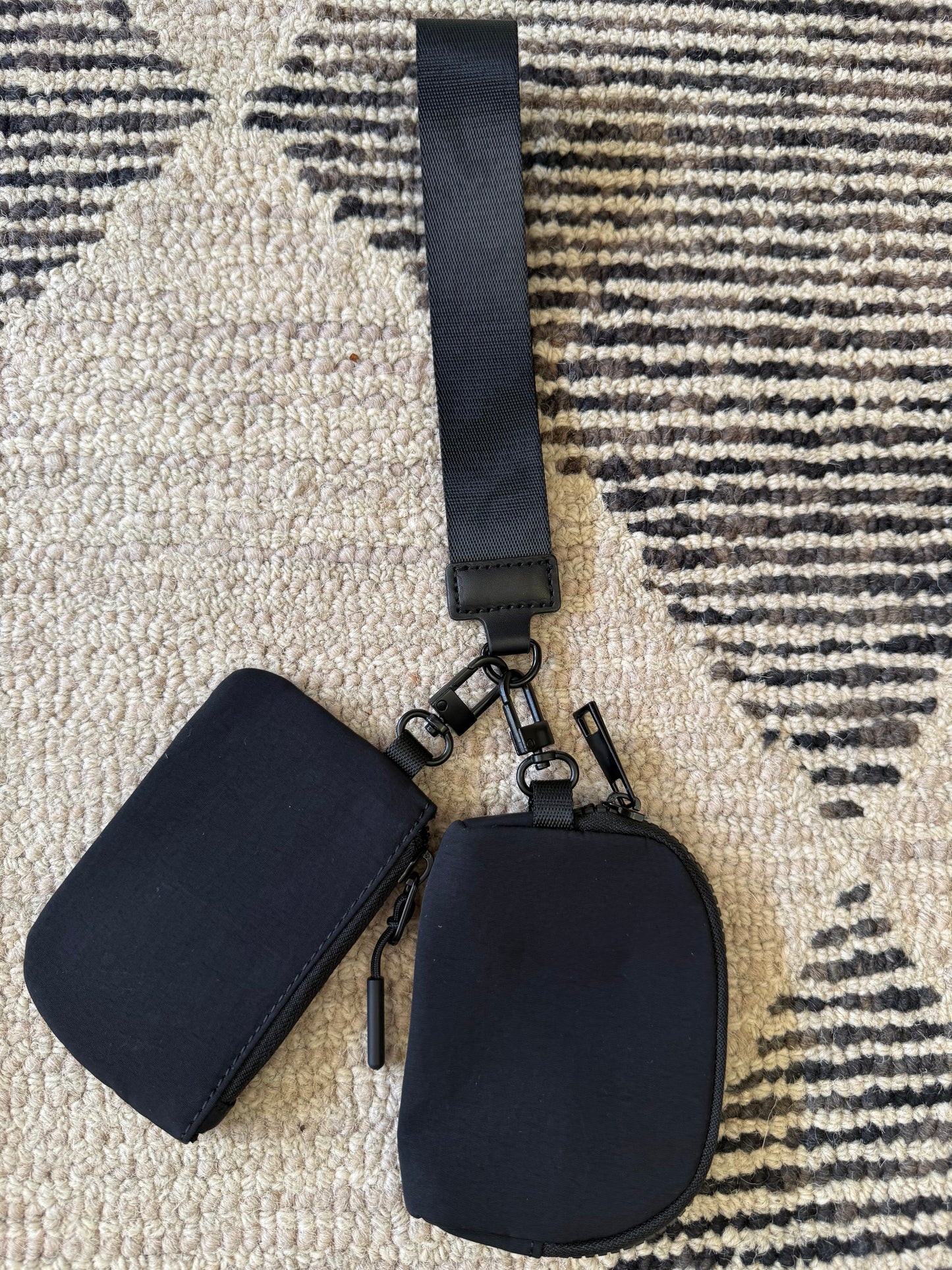 DOUBLE POUCH WRISTLET