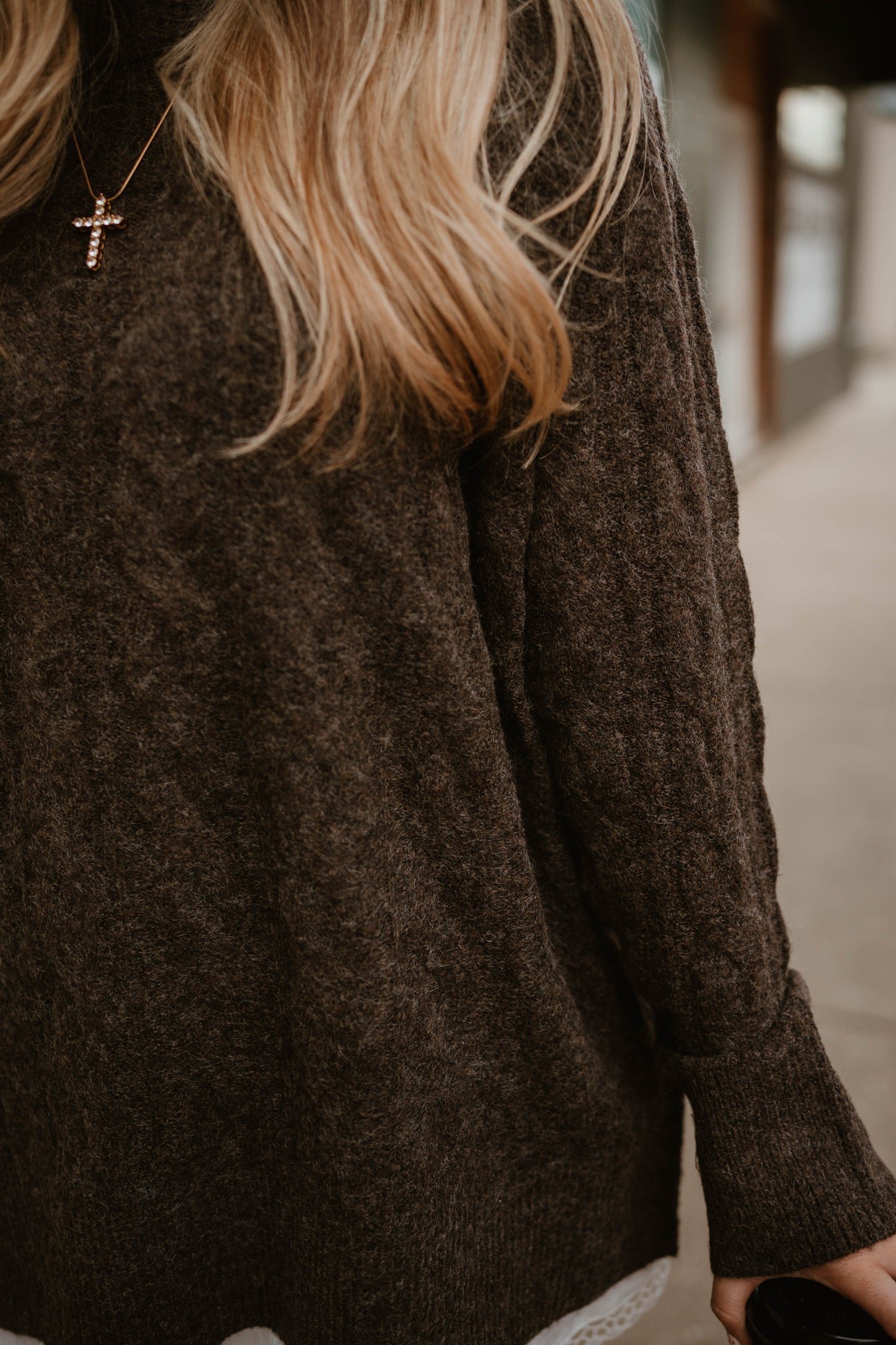 BROWN OVERSIZED CABLE KNIT SWEATER
