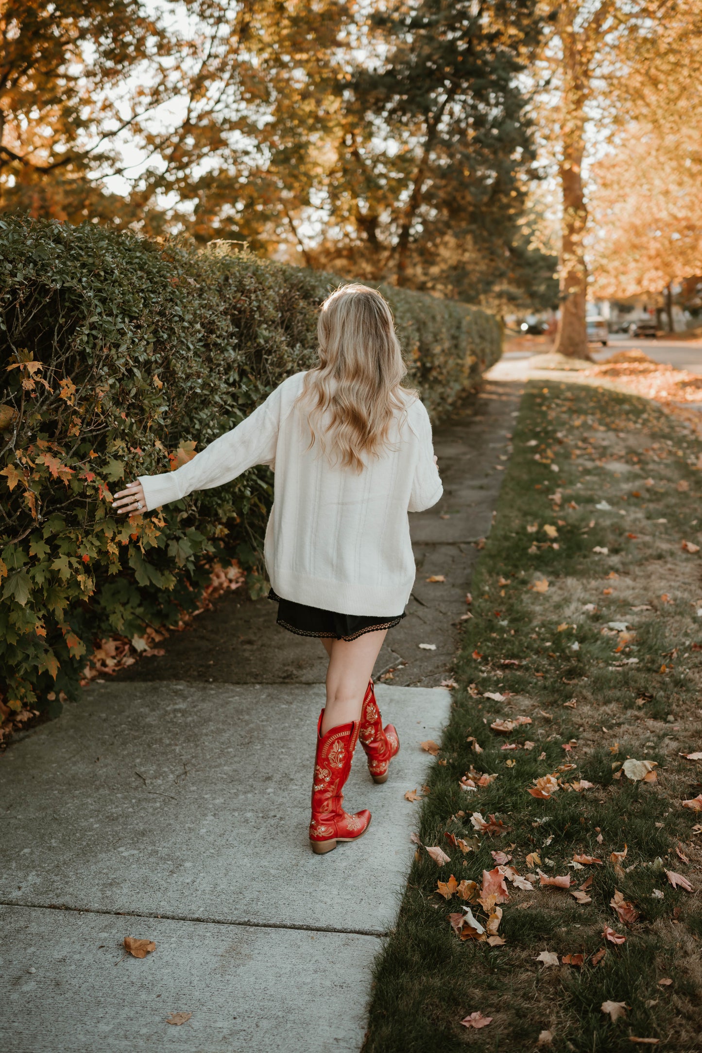 CREAM OVERSIZED CABLE KNIT SWEATER