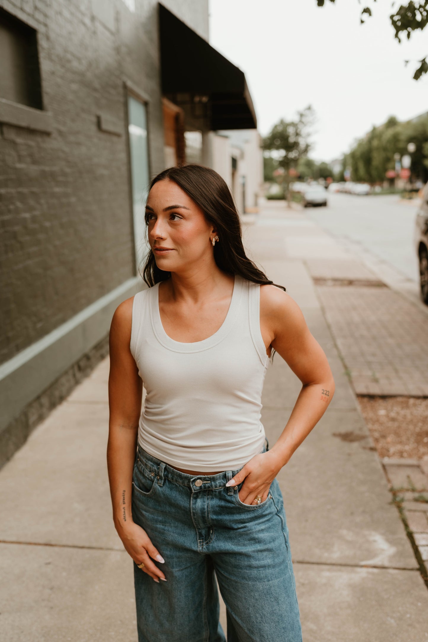 SCOOP NECK RIBBED TANK