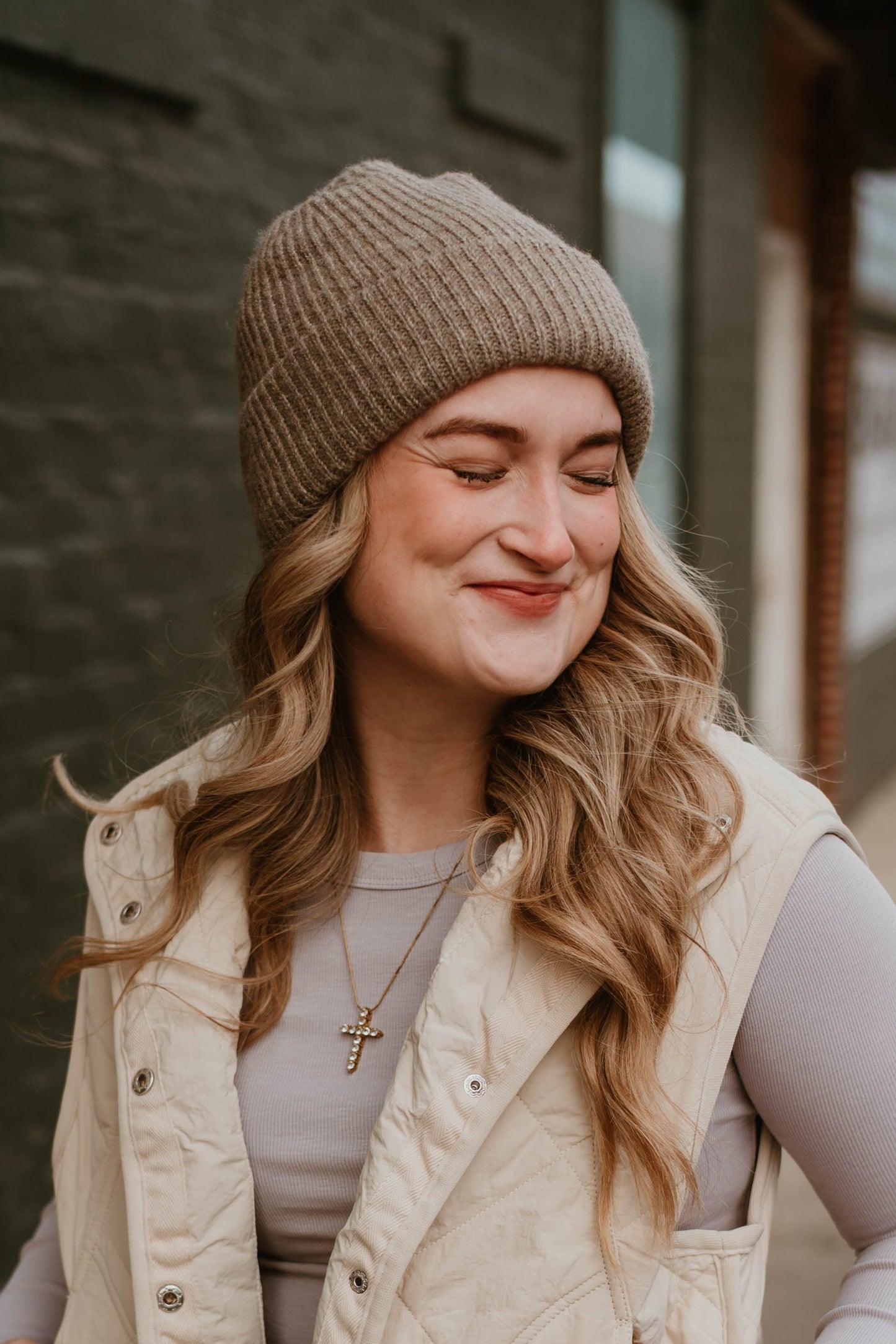 MOCHA GRAY KNIT BEANIE