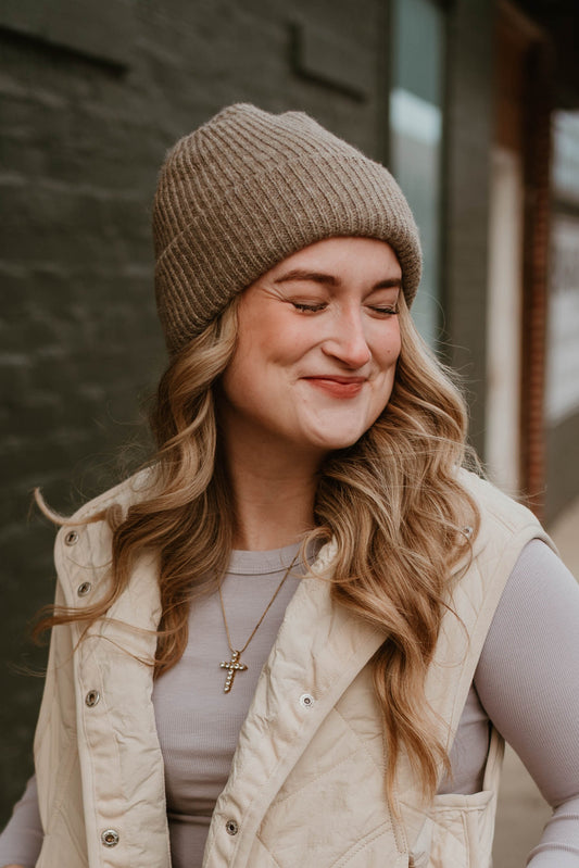 MOCHA GRAY KNIT BEANIE