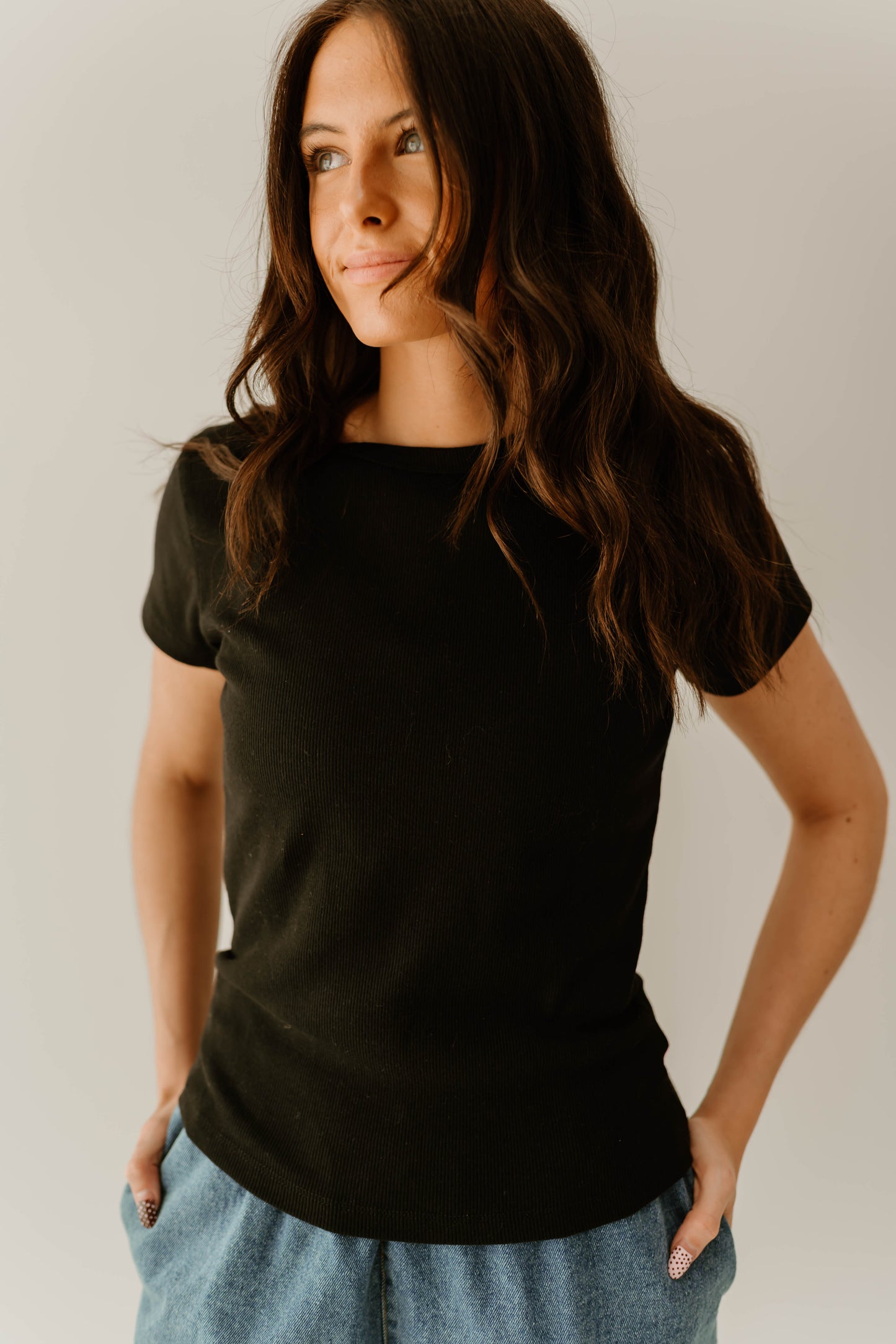 BLACK RIBBED SHORT SLEEVE BASIC