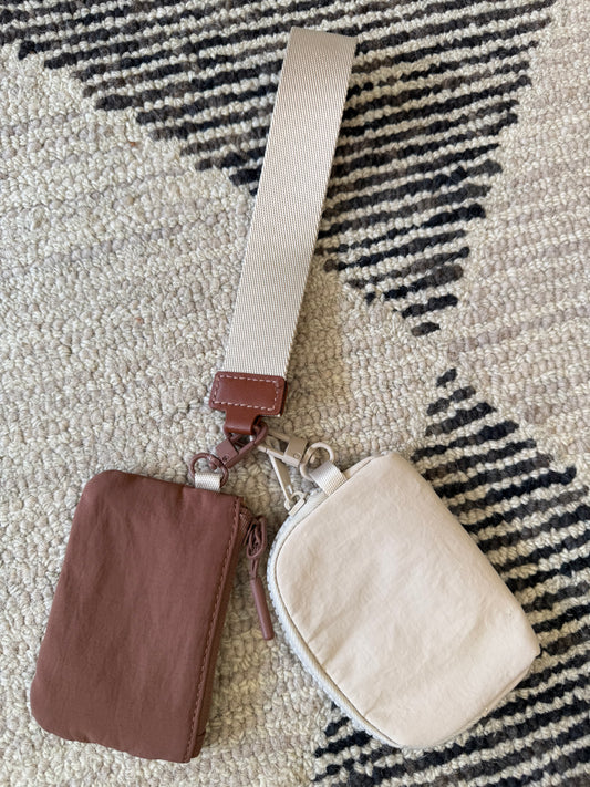 DOUBLE POUCH WRISTLET