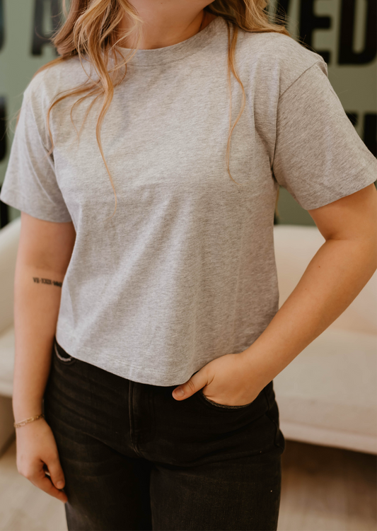 GRAY COTTON CROPPED TEE