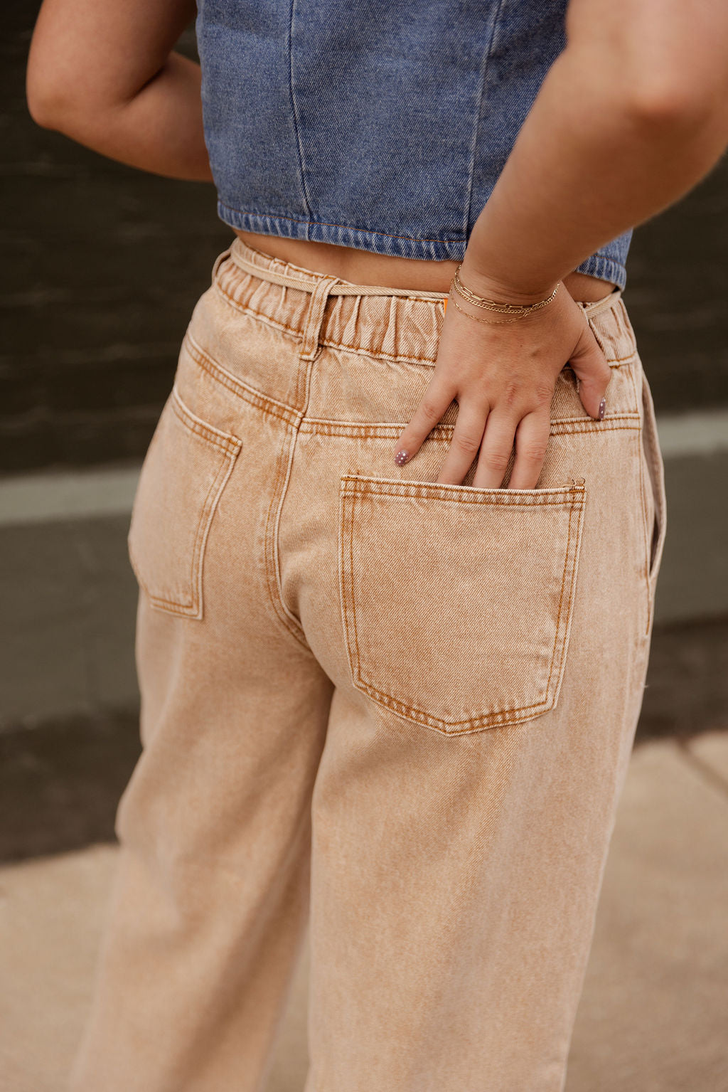 TAN MINERAL WASH BARREL JEANS