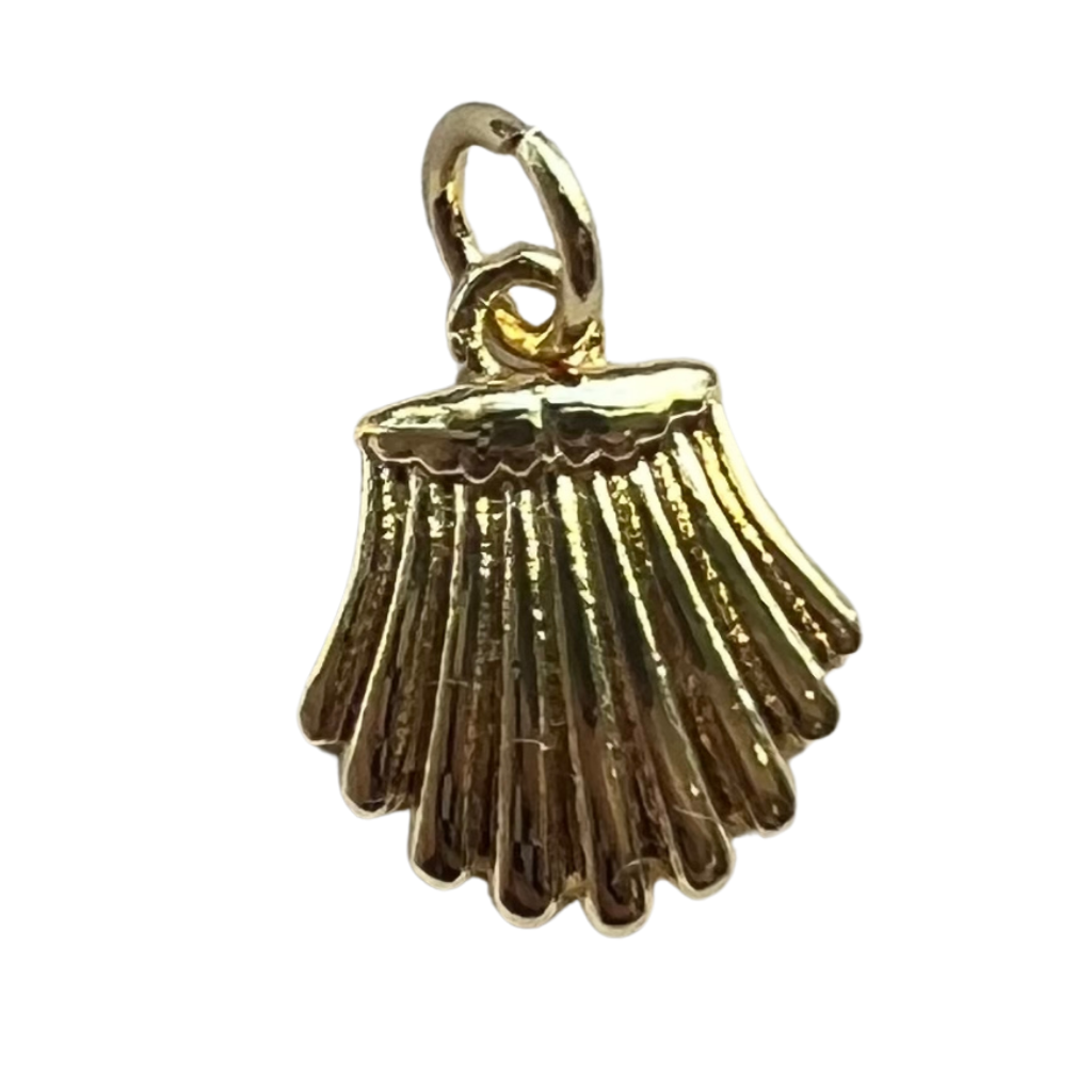 SMALL CLAM SHELL CHARM