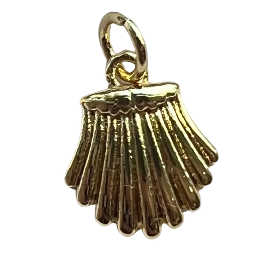 SMALL CLAM SHELL CHARM