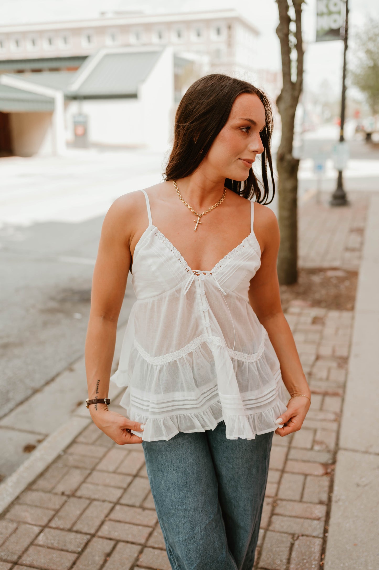 STRAPY LACE TRIM RUFFLE TANK