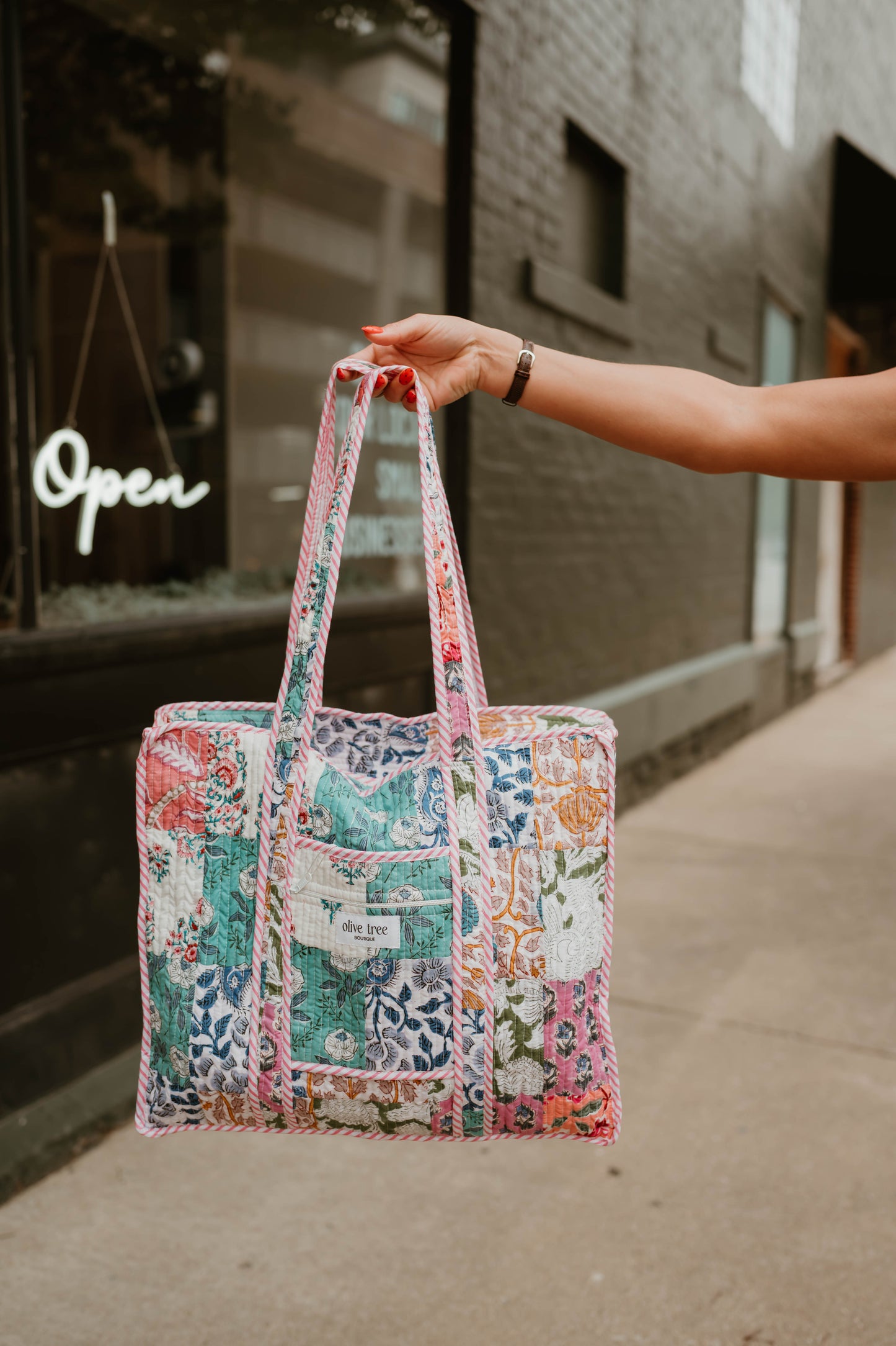 SUNRISE QUILTED PATCHWORK ZIP TOTE