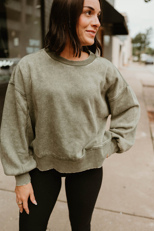 OLIVE ACID WASH FLEECE PULLOVER